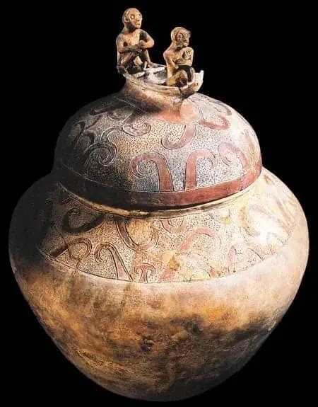 The Manunggul Jar: A Mesmerizing Journey into the Afterlife through Intricate Carvings!